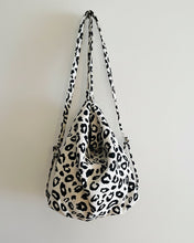 Lade das Bild in den Galerie-Viewer, ELA 3-in-1 Rucksacktasche Jacquard Leomuster