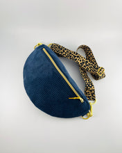 Lade das Bild in den Galerie-Viewer, ANNEROSE BUMBAG - Cord