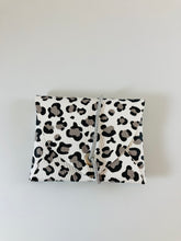 Lade das Bild in den Galerie-Viewer, Mini Geldbeutel Leomuster