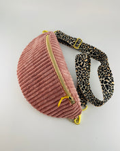 Lade das Bild in den Galerie-Viewer, *NEW* CHRISTINA BUMBAG - Cord