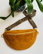 Lade das Bild in den Galerie-Viewer, LEONIE BUMBAG - Cord
