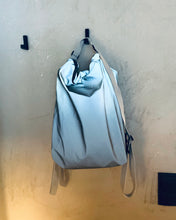 Lade das Bild in den Galerie-Viewer, *NEU* NADINE Rucksacktasche | reflektiert | minimalist