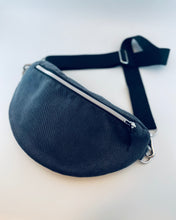 Lade das Bild in den Galerie-Viewer, VERENA Bauchtasche Velours Grau-Blau handmade in München