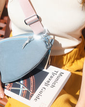 Lade das Bild in den Galerie-Viewer, FLORENTINE Bauchtasche - limitiert