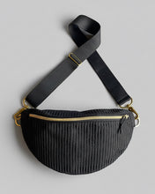 Lade das Bild in den Galerie-Viewer, BIBI Bauchtasche schwarz aus Öko-Tex Baumwolle mit Goldakzenten handmade