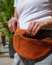 Lade das Bild in den Galerie-Viewer, Wildleder Imitat braun, Curry, Rotbraun, Bauchtasche