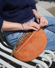 Lade das Bild in den Galerie-Viewer, Wildleder Imitat braun, Curry, Rotbraun, Bauchtasche
