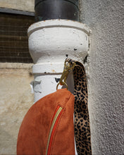 Lade das Bild in den Galerie-Viewer, Wildleder Imitat braun, Curry, Rotbraun, Bauchtasche
