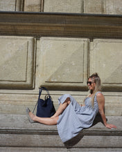 Lade das Bild in den Galerie-Viewer, ANNEROSE 3-in-1 Rucksacktasche aus dunkelblauen Cord mit verstellbaren Gurten