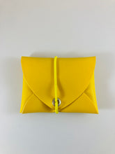 Lade das Bild in den Galerie-Viewer, Mini Geldbeutel Gelb