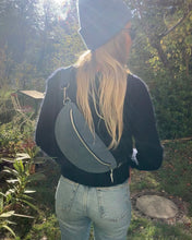 Lade das Bild in den Galerie-Viewer, KIRA BUMBAG - Cord