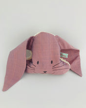 Lade das Bild in den Galerie-Viewer, Kirschkernkissen Hase, Teddystoff, warm, kalt, Altrosa, Rosa