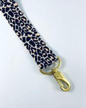 Lade das Bild in den Galerie-Viewer, Beige - Leomuster