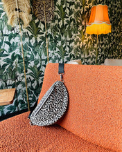 Lade das Bild in den Galerie-Viewer, TRAUDL BUMBAG