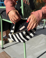 Lade das Bild in den Galerie-Viewer, ANDREA BUMBAG