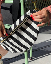 Lade das Bild in den Galerie-Viewer, ANDREA BUMBAG