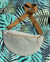 Lade das Bild in den Galerie-Viewer, ELISA Bauchtasche fester Cord Mintgrün handmade, Gurt Curry