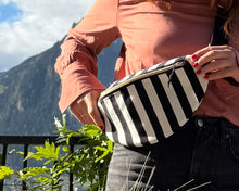 Lade das Bild in den Galerie-Viewer, ANDREA BUMBAG