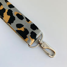 Lade das Bild in den Galerie-Viewer, Grau - Leomuster