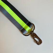 Lade das Bild in den Galerie-Viewer, Reflektierendes Gelb-Grau