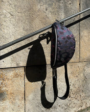 Lade das Bild in den Galerie-Viewer, Bauchtasche Grau Pink Leomuster