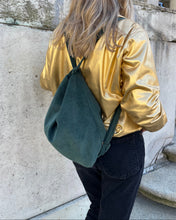 Lade das Bild in den Galerie-Viewer, INA 3-in-1 Rucksacktasche aus flaschengrünem Cord mit verstellbaren Gurten