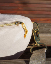 Lade das Bild in den Galerie-Viewer, Mia Bauchtasche Beige Wildleder Optik, Lederimitat