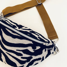 Lade das Bild in den Galerie-Viewer, ANNABELL BUMBAG