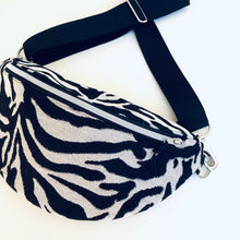 Lade das Bild in den Galerie-Viewer, ANNABELL BUMBAG