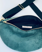 Lade das Bild in den Galerie-Viewer, INA Bauchtasche dicker Cord Flaschengrün handmade, Gurt Schwar