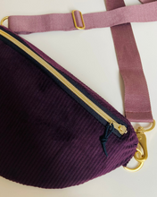 Lade das Bild in den Galerie-Viewer, HANNAH Bauchtasche samtweicher 5mm Cord Aubergine handmade, Gurt Heidekraut