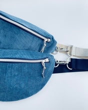 Lade das Bild in den Galerie-Viewer, KIRA Bauchtasche dicker Cord Taubenblau handmade, gurt blau oder Silber