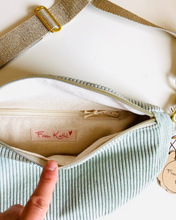Lade das Bild in den Galerie-Viewer, ELISA Bauchtasche fester Cord Mintgrün handmade, Gold Innentasche