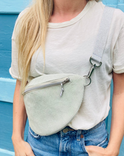 Lade das Bild in den Galerie-Viewer, ELISA Bauchtasche fester Cord Mintgrün handmade, Gurt in GlitzerSilber