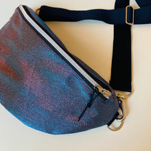 Lade das Bild in den Galerie-Viewer, STEPHI BUMBAG – Schimmernde Bauchtasche für Alltag & Freizeit