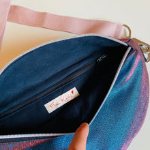 Lade das Bild in den Galerie-Viewer, STEPHI BUMBAG – Schimmernde Bauchtasche für Alltag & Freizeit