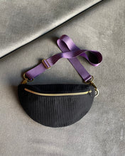 Lade das Bild in den Galerie-Viewer, *NEU* BIBI BUMBAG – elegant schwarze Bauchtasche
