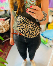 Lade das Bild in den Galerie-Viewer, *NEW* SOFIA BUMBAG
