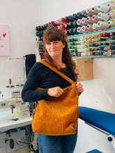 Lade das Bild in den Galerie-Viewer, MAJA Rucksacktasche - Cord
