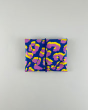 Lade das Bild in den Galerie-Viewer, Mini Geldbeutel Neon Leomuster
