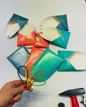 Lade das Bild in den Galerie-Viewer, Mini Geldbeutel Blau &amp; Mintgrün  &amp; Koralle Glitzer minimalistisch kompakt, minimalistisch
