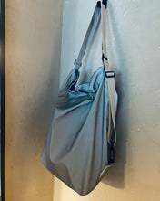 Lade das Bild in den Galerie-Viewer, *NEU* NADINE Rucksacktasche | reflektiert | minimalist
