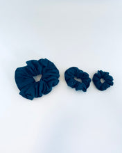 Lade das Bild in den Galerie-Viewer, DOROTHEA Scrunchie
