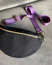Lade das Bild in den Galerie-Viewer, *NEU* BIBI BUMBAG – elegant schwarze Bauchtasche
