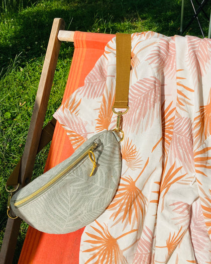 TINA Bauchtasche – Blätter Mint-Beige