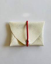 Lade das Bild in den Galerie-Viewer, Mini Geldbeutel Weiß Glitzer kompakt, Minimalistisch, Gummi Rot
