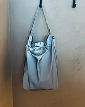 Lade das Bild in den Galerie-Viewer, *NEU* NADINE Rucksacktasche | reflektiert | minimalist
