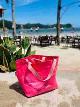 Lade das Bild in den Galerie-Viewer, *NEU* Beach Bag – Pink Segelstoff
