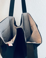 Lade das Bild in den Galerie-Viewer, BIBI Shopper schwarz mit fein gefaltetem Öko-Tex Baumwollstoff
