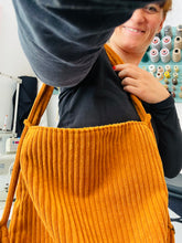 Lade das Bild in den Galerie-Viewer, MAJA Rucksacktasche - Cord
